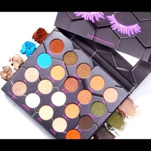 Barbarella eye shadow palette